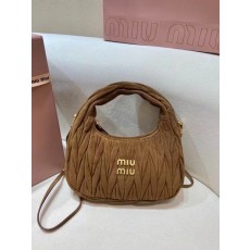 미우미우 20x17x6cm