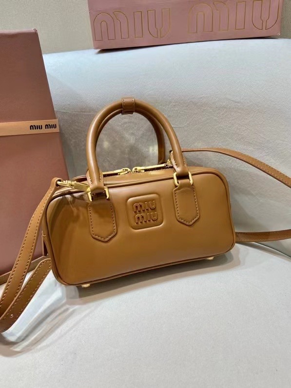 미우미우 5BB142 아르카디 토트백 22x10.5x7.5cm